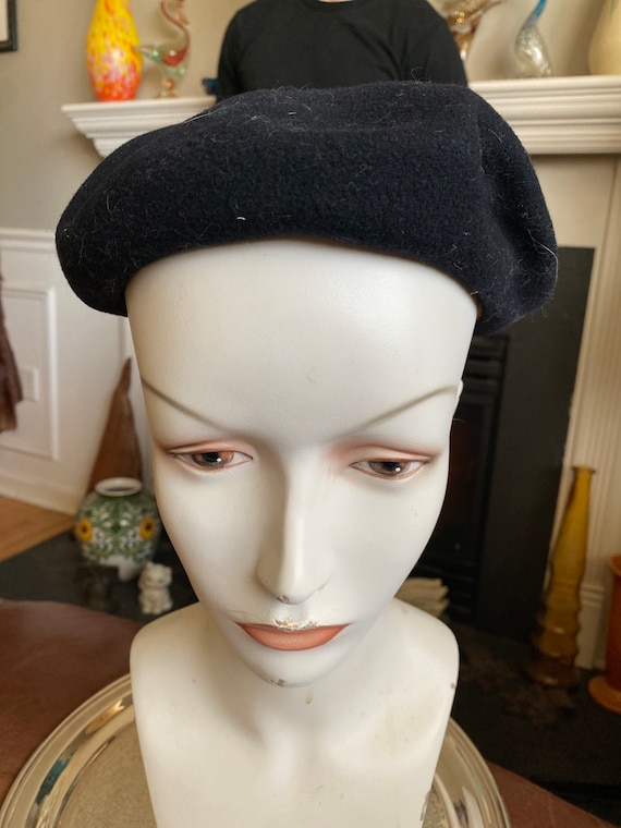 Vintage classic black wool beret | Hendaye Wool Be