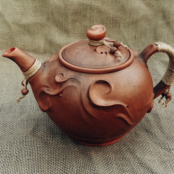 Handgemachte Teekanne aus Keramik, Deckel mit Schloss