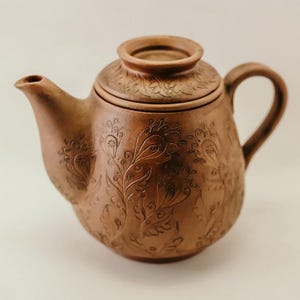 Teiera in ceramica fatta a mano con infusore: arredamento rustico da fattoria