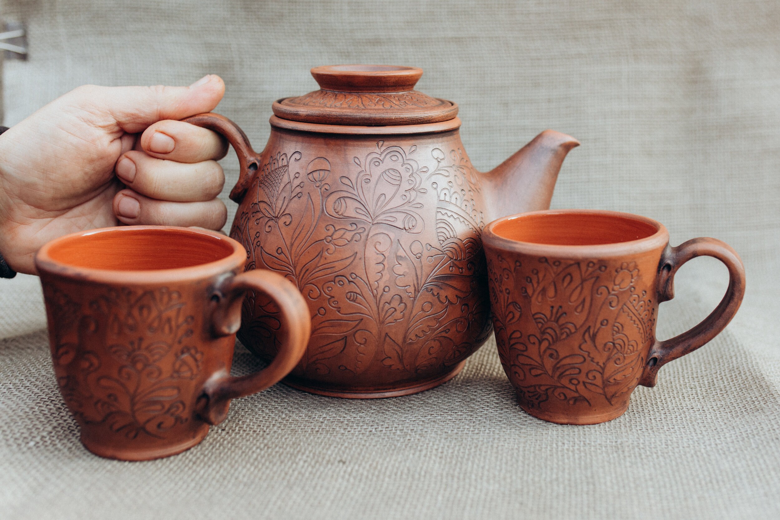 English-style Ceramic Teapots with Infuser Baskets