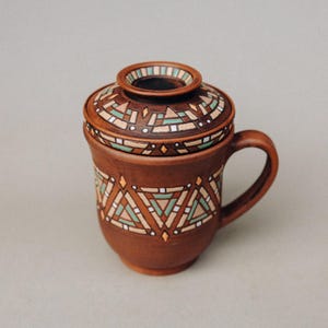 Taza de té de cerámica hecha a mano con infusor y tapa para la ceremonia del té