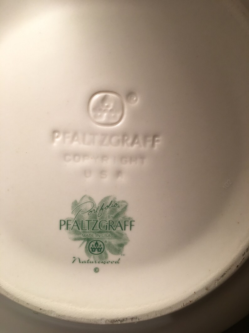 Pfaltzgraff Naturewood large fluted bowl