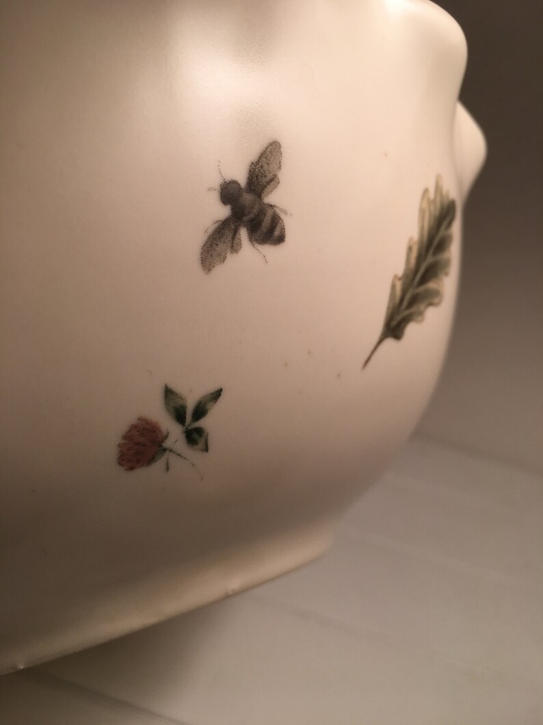 Pfaltzgraff Naturewood large fluted bowl