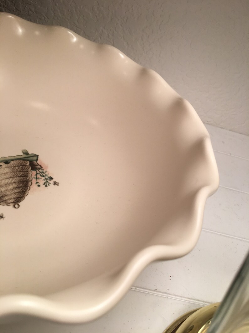 Pfaltzgraff Naturewood large fluted bowl