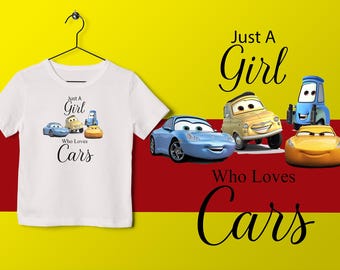 Nur ein Mädchen, das Autos liebt Shirt: Auto Liebhaber Geschenk