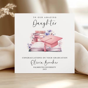 Tarjeta de graduación personalizada en rosa para ella - Tarjeta de felicitación - Tarjeta de graduación - Tarjeta universitaria - Tarjeta de celebración - Graduación 2024