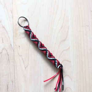 Porte-clés rouge et noir, tirette en zigzag, laçage en plastique rexlace, porte-clés en spirale, tirette de lanière