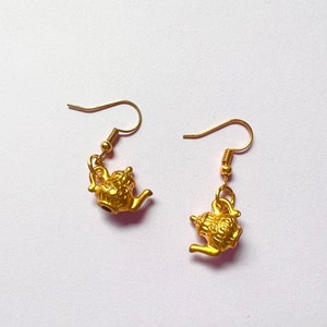 Teapot earrings, tea cup earrings, afternoon tea, golden teapot, tea time jewelry, golden teapot earrings, funky earrings, gift for friend