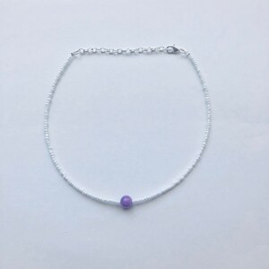 White beaded necklace, pearl necklace, bead necklace with purple pearl, minimalist pearl choker, mothers day gift, grad gift, purple jewelry