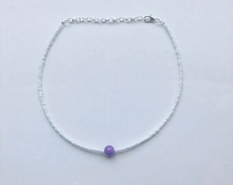 White beaded necklace, pearl necklace, bead necklace with purple pearl, minimalist pearl choker, mothers day gift, grad gift, purple jewelry