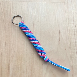 Porte-clés Boondoggle, porte-clés rose, chaîne de lanière rexlace, porte-clés gimp, tire-fermeture éclair pour sac à dos, farce de bas amusant, cadeau pour les enfants