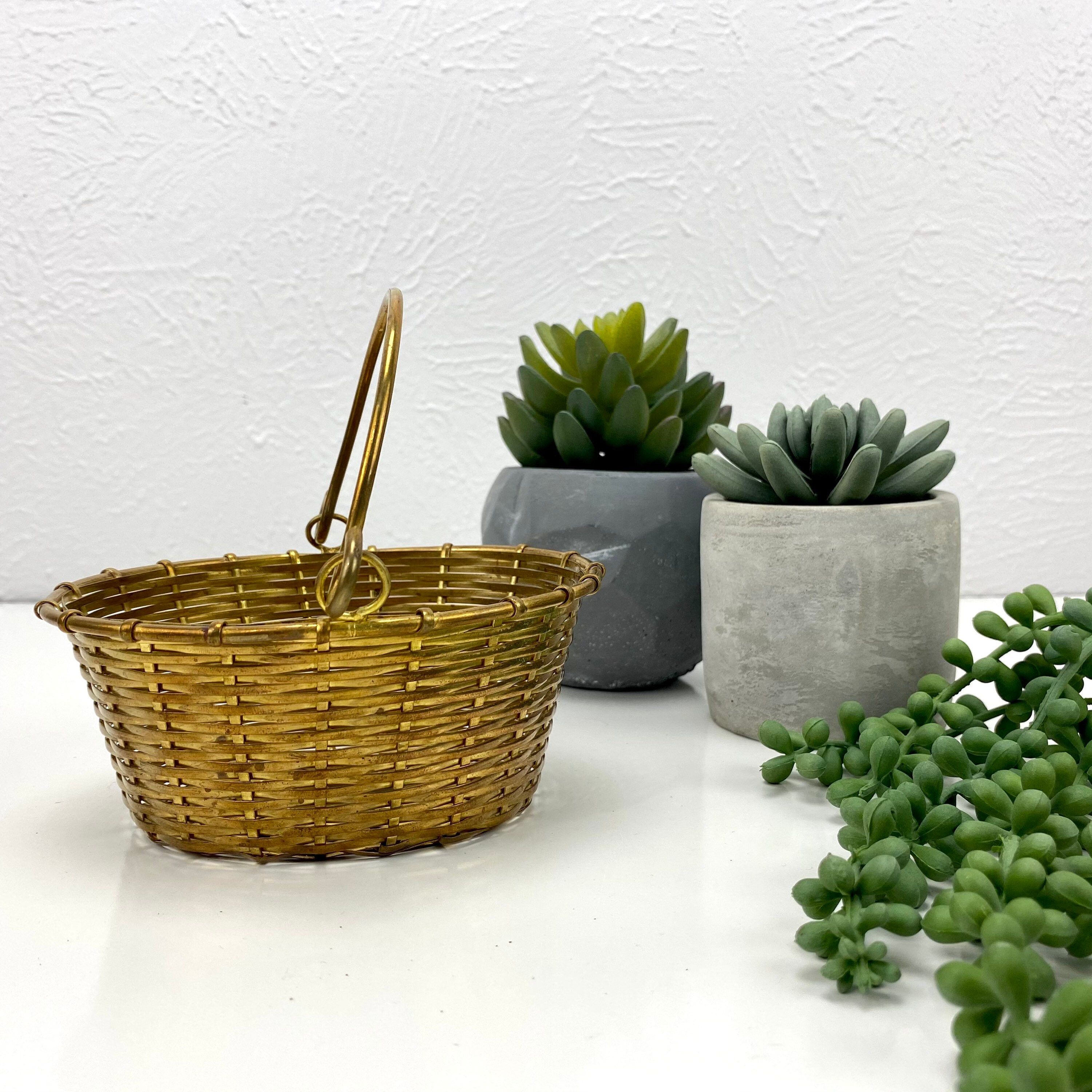 Woven Brass Basket Small Storage Basket Glam Golden Decor Etsy.de