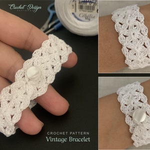 Könnte beinhalten: Ein weißes Häkelarmband mit Knopfverschluss. Das Armband hat ein detailliertes, offenes Muster. Der Text "Crochet Design Patterns" und "Vintage Bracelet" ist im Bild zu sehen.