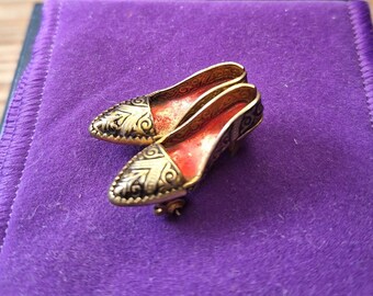 VINTAGE DAMASCENE DANCING shoes brooch