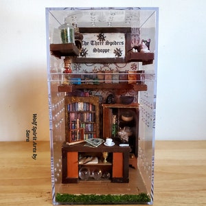 Made-to-Order 4x7.25 &quot;The Three Spiders Shoppe&quot; jumping spider enclosure,jumping spider decor,jumping spider enclosure accessories
