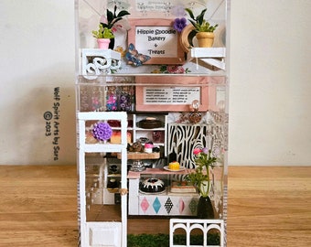 Made-to-Order 4x7.25 "surprise design" Bakery jumping spider enclosure, jumping spider decor, jumping spider enclosure accessories