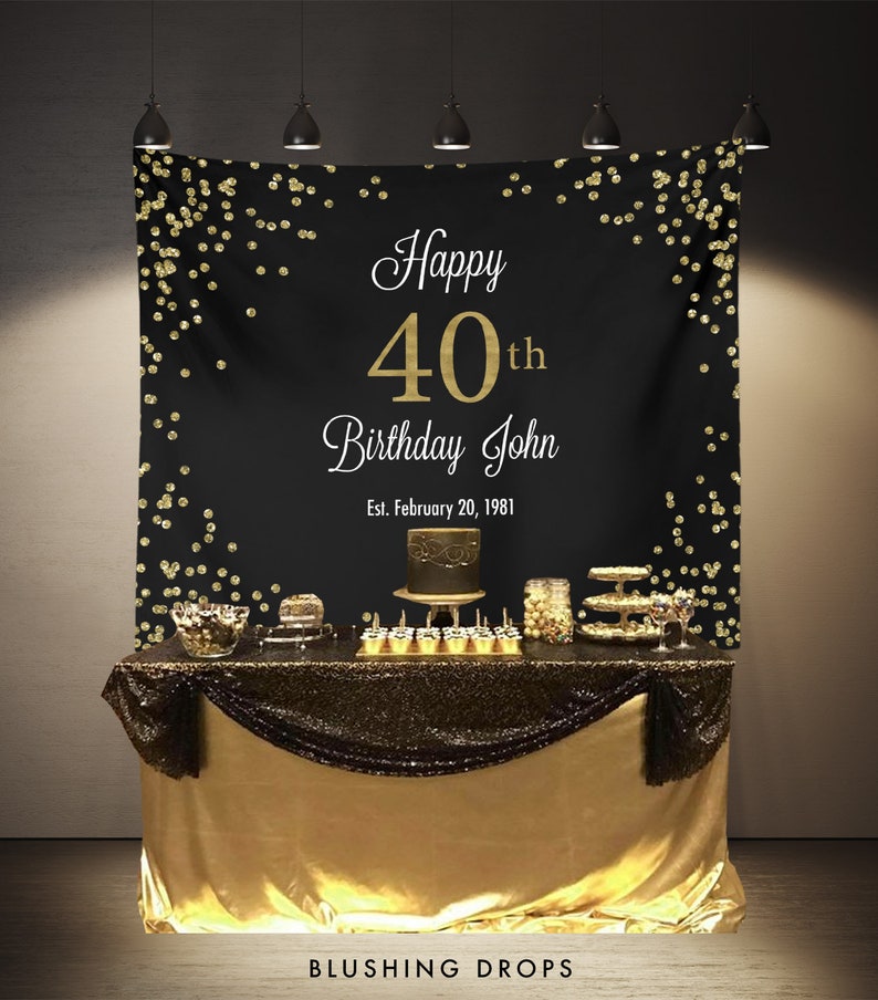 Puede incluir: Tel&oacute;n de fondo de fiesta de cumplea&ntilde;os negro y dorado con confeti dorado y el texto "Happy 40th Birthday John Est. February 20, 1981".