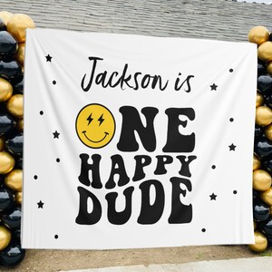 Un telón de fondo de fiesta de cumpleaños de Happy Dude, un estandarte de Happy Dude, decoración de cumpleaños de Happy Dude, primer cumpleaños retro. Cartel de primer cumpleaños para niño