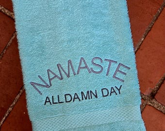 Namaste Gymhandduk Heldag: Yogi-gåva, Broderad Träningshandduk (16x26)