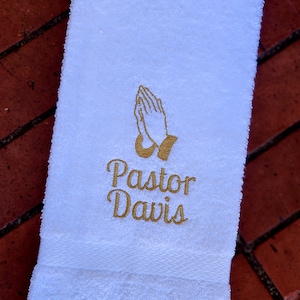Personalisierte betende Hände Handtuch: Monogrammiertes religiöses Geschenk
