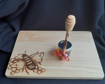 Bee honey dipper and chopping board gift - pyrography woodburned hand drawn honeybee design - FREE personalisation on request.