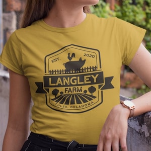 Pig and Chicken Farm tee // Country Barn t shirt // Custom Farm Fields tee  // Personalized Ranch gift  // Egg laying Hen lovers gift