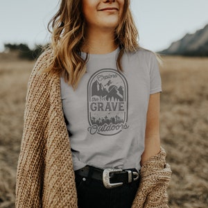 Grave Outdoors t-shirt // Halloweenfest-t-shirt // Rolig bekväm t-shirt // Vintage triblend-topp // Spöklik kyrkogård-t-shirt bild 5