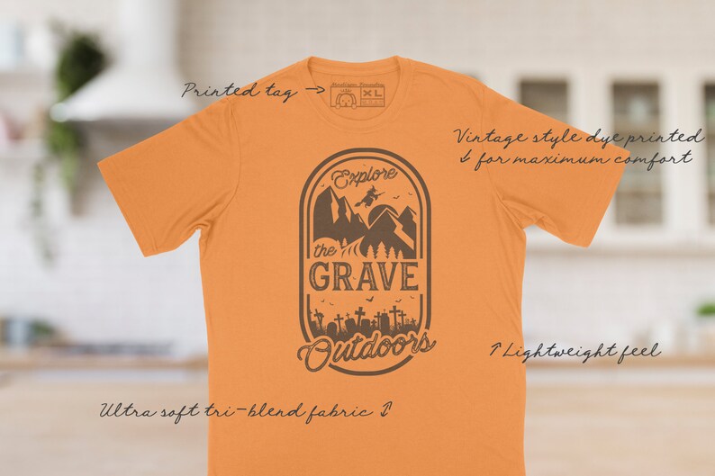 Grave Outdoors t-shirt // Halloweenfest-t-shirt // Rolig bekväm t-shirt // Vintage triblend-topp // Spöklik kyrkogård-t-shirt bild 2