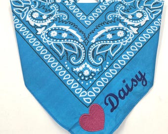 Pañuelo de corazón bordado, pañuelo de música country, regalo con nombre personalizado, bufanda vaquera personalizada, despedida de soltera vaquera