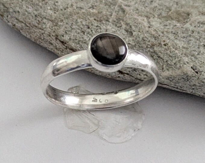 Star sapphire ring, thin simple silver ring: size US 6 3/4