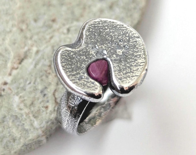 sandcast gemstone ring, brutalist style, rustic organic ring, raw ruby, engagement ring, birthday gift, unisex style, size M