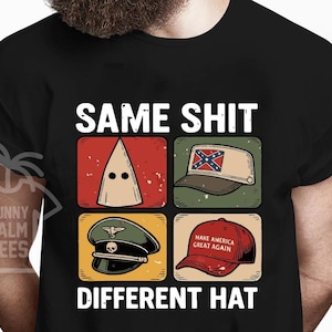 Könnte beinhalten: Schwarzes T-Shirt mit dem Text "SAME SHIT DIFFERENT HAT" über vier Bildern von Hüten: einer KKK-Haube, einer Konföderierten-Flagge-Kappe, einem Militärhut und einer "Make America Great Again"-Kappe.