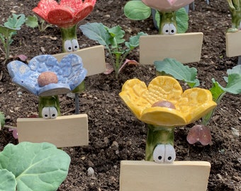 Custom text for insect waterer/bee bar