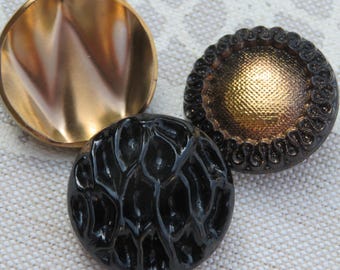 Large patterned vintage glass buttons, 22 mm, old collector's buttons in black/gold, Neugablonz, Germany, unused stock.