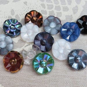 13 beautiful vintage glass flower buttons, all 18 mm, old collector's buttons, unused stock, Neugablonz, Kaufbeuren