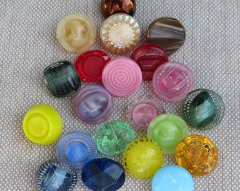 composition de boutons en verre minis colorés 11 mm boutons de collection vintage article de stock inutilisé NeuGablonz Kaufbeuren