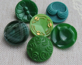 various green vintage glass buttons 18 mm old collector's buttons 60s vintage buttons Neugablonz Kaufbeuren unused stock items