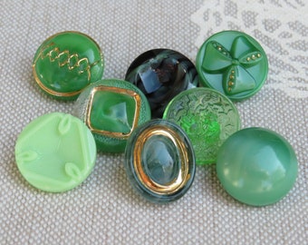 green vintage glass buttons 13.5 mm old collector's buttons 60s stock items Germany Neugablonz NOS