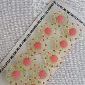 Bottoni vintage a forma di fiore di margherita 6 vecchi bottoni in vetro rosa 18 mm bottoni a forma di fiore vintage anni '60
