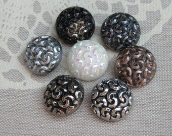Patterned vintage glass buttons, 18 mm, old collector's buttons, same design, Neugablonz, Germany, unused stock.