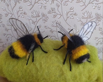 Bumblebee, Felted bee figurine, Bumblebee realistic,Bee decoration, Woolen bumble bee, Gift for bee lover, Bumblebee figurine