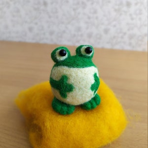 Frog and toad natural wool miniature toad Needle felted frog wool felt frog sculpture toad green felt frog tiny figurine