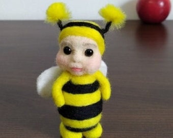 Needle Felted Bee, Little girl bee, Bee figurine, Realistic animal, Wool Bee,Fantasy creature, Bumblebee, Handmade Bee, Felt animals