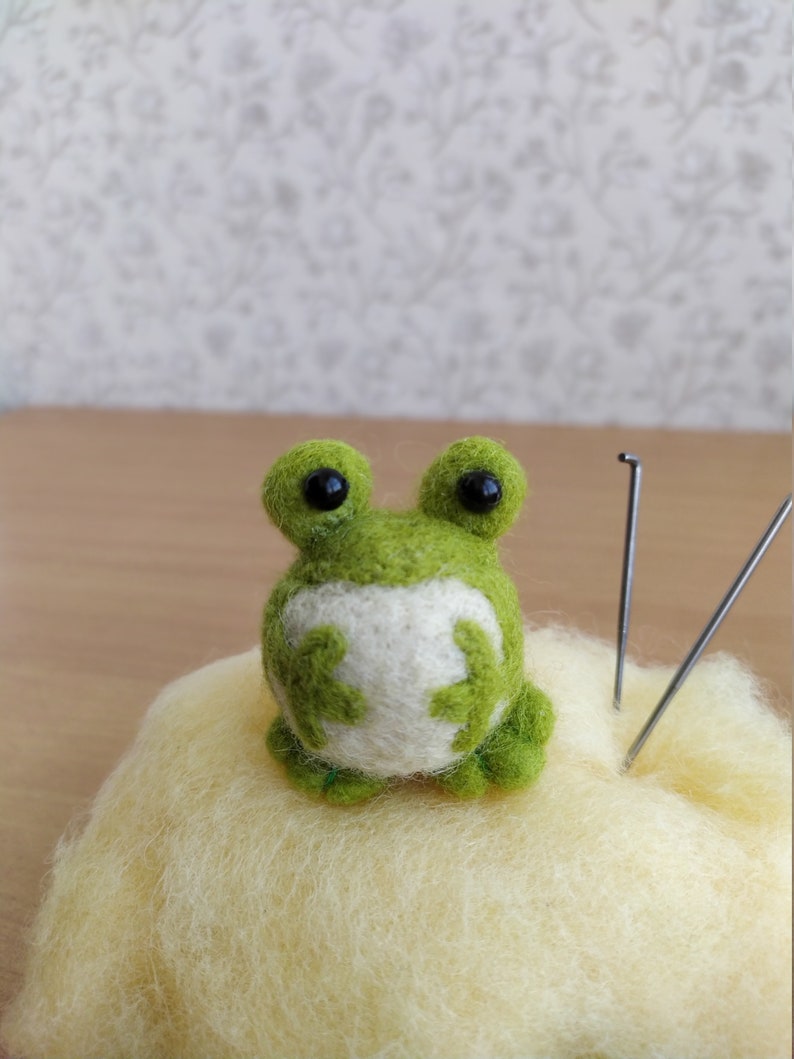 Frog and toad natural wool miniature toad Needle felted frog wool felt frog sculpture toad green felt frog tiny figurine