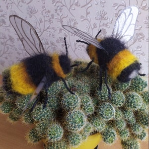 Needle felted bee figurine, Realisstic animal,Handmade bee, Felted bee realistic, felted bee ornament, wool bumble bee, gift for bee lover