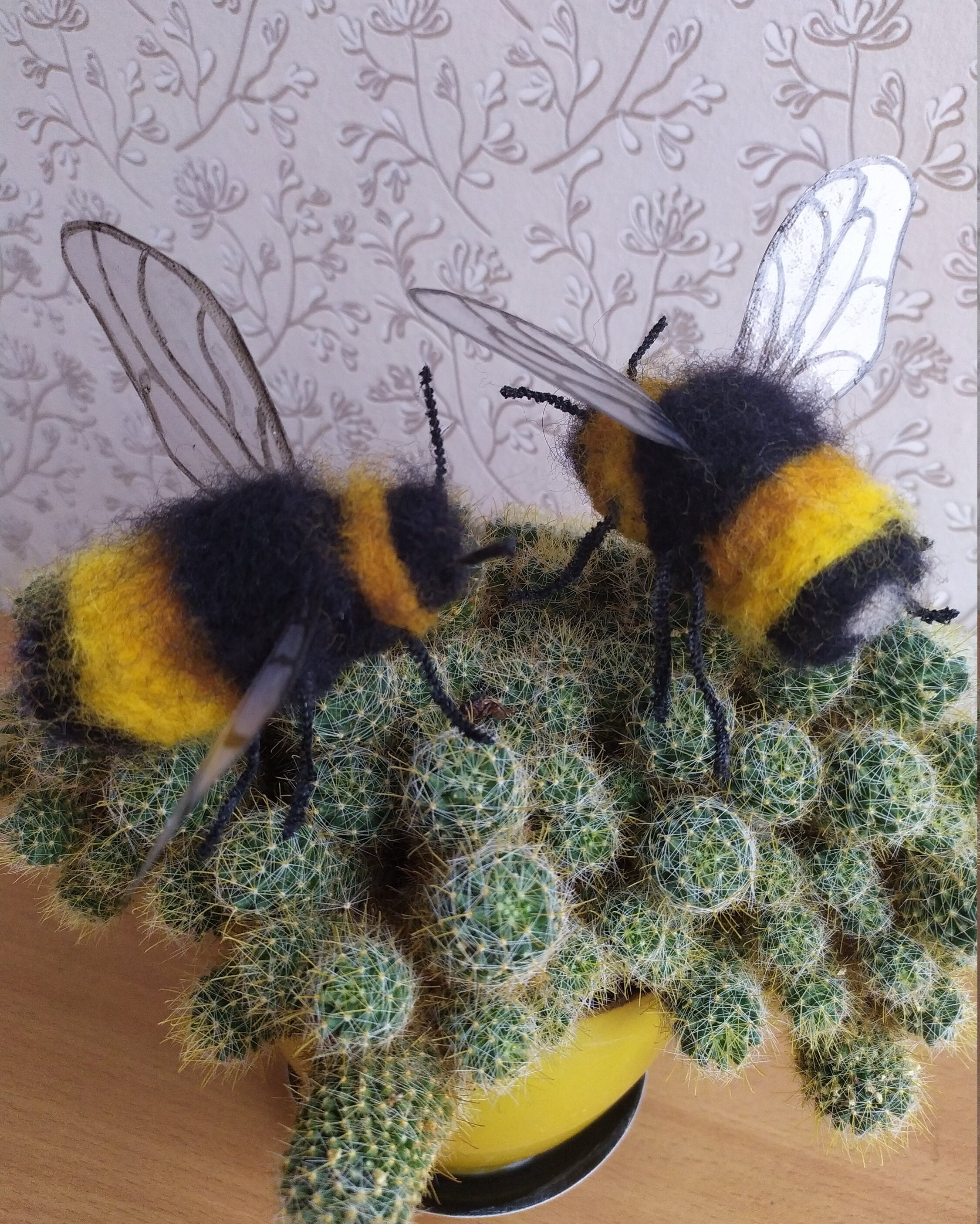 Felted Bumblebee Figurine, Realistic Wool Bee Decoration, Whimsical Garden Decor