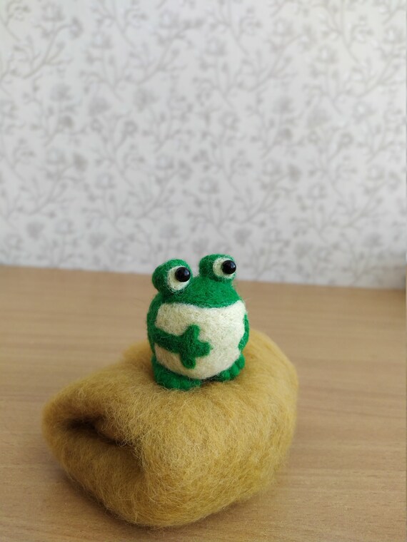Frog and toad natural wool miniature toad Needle felted frog wool felt frog sculpture toad green felt frog tiny figurine