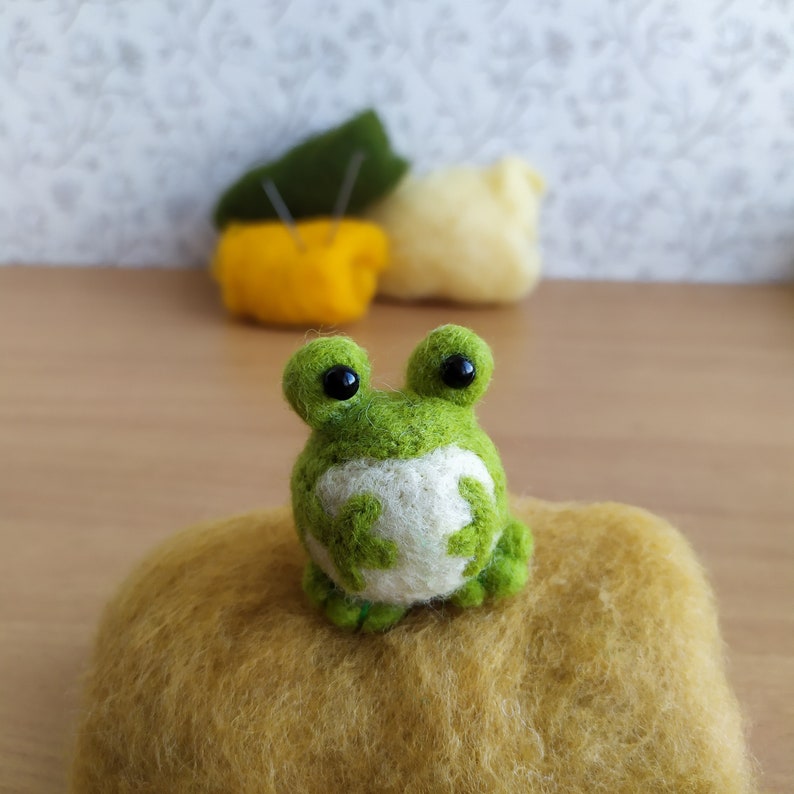Frog and toad natural wool miniature toad Needle felted frog wool felt frog sculpture toad green felt frog tiny figurine