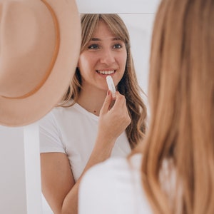 Natürlicher Lippenbalsam Bienenwachs Lippenbalsam Lippenbalsam feuchtigkeitsspendende Lippenpflege Weihnachtsstrumpffüller Beruhigender Lippenbalsam zum Muttertag Bild 4