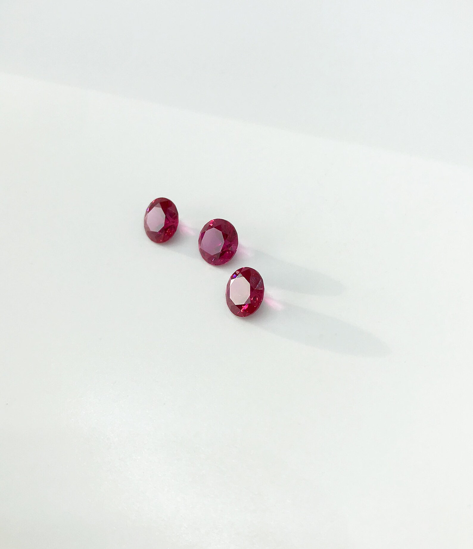 3 Stones Ruby 7 mm.Lab Created Ruby gemstone.Round Faceted Cut | Etsy